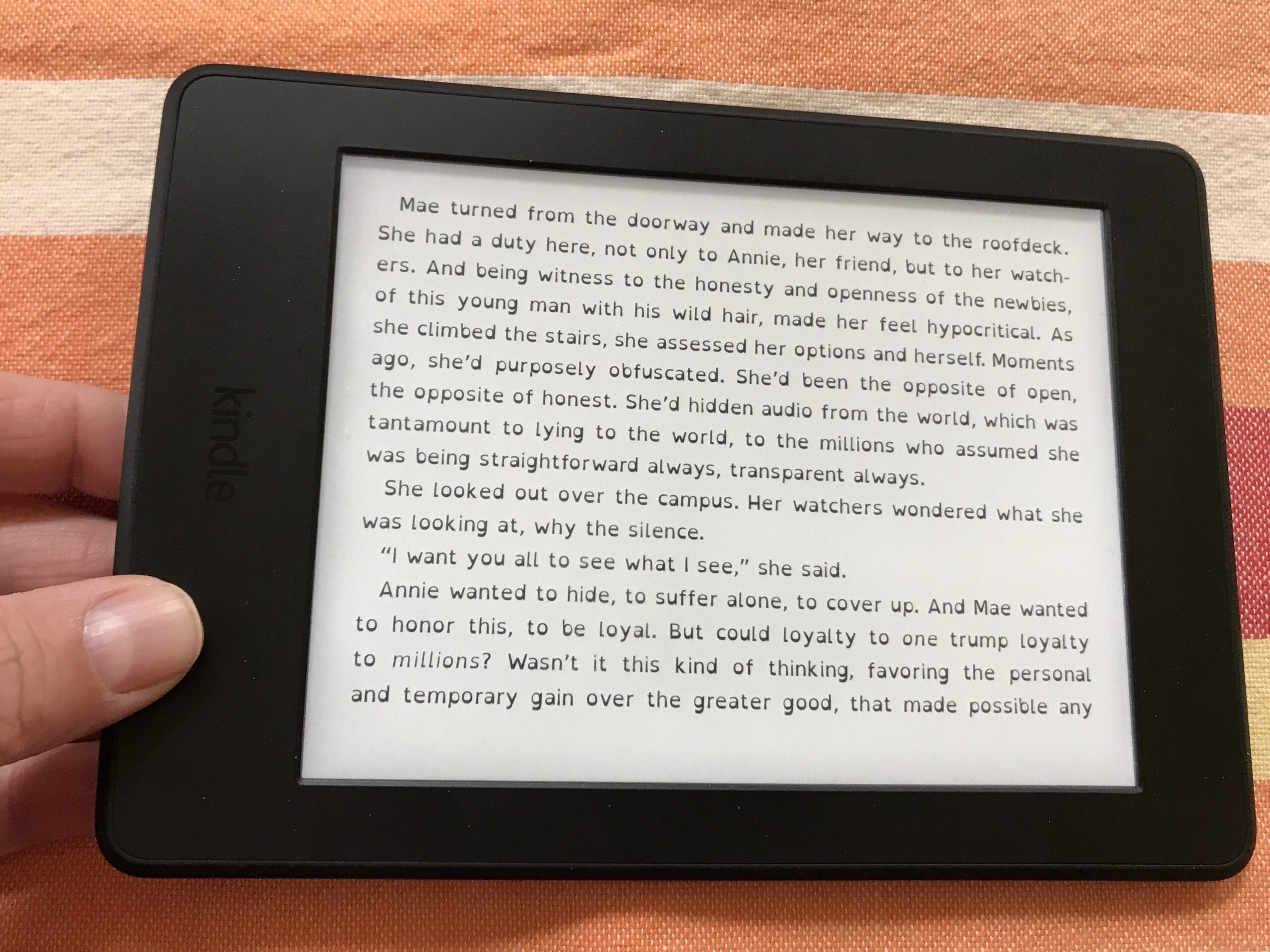 E-reader with the screen in landscape mode